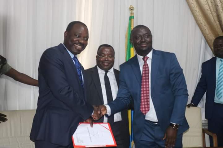 Justin NDOUNDANGOYE a passé la charge à Hugues MBADINGA MADIYA