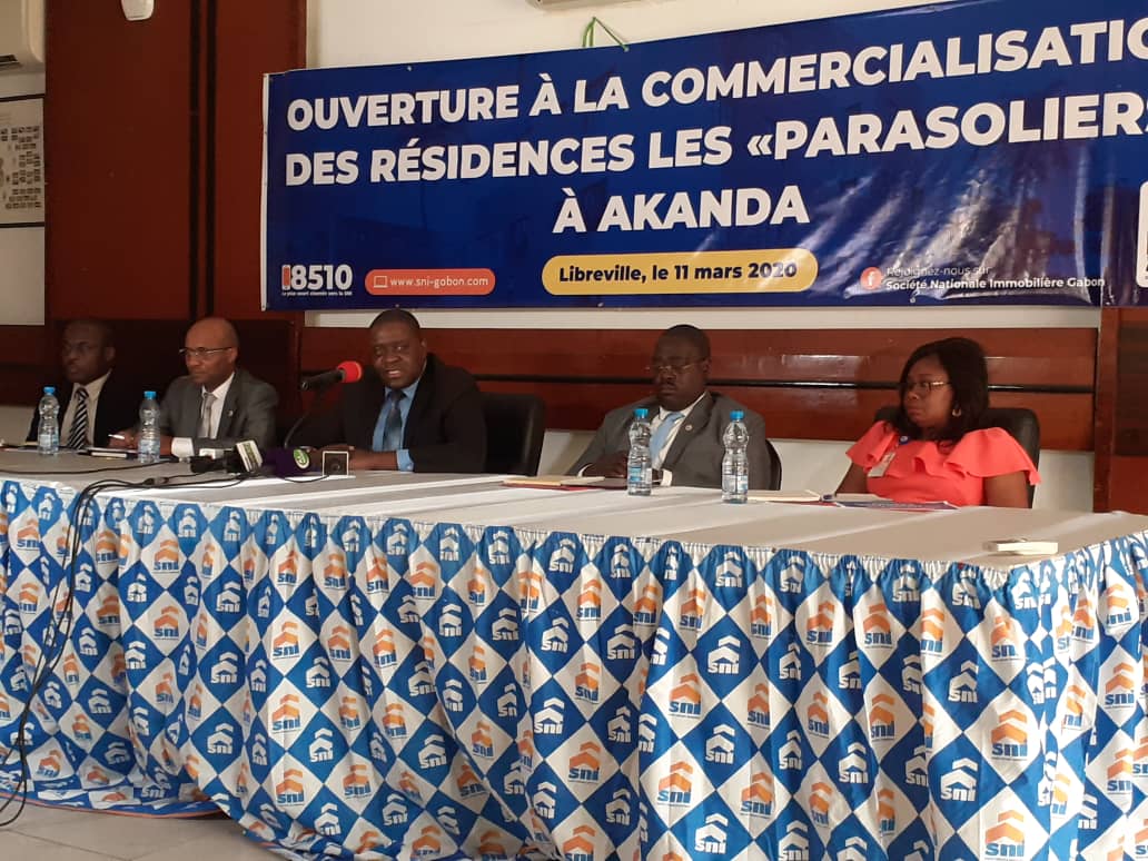 Les Parasoliers à Akanda
